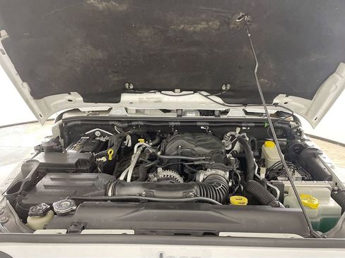 Used 2016 Jeep Wrangler Unlimited Sahara image 27