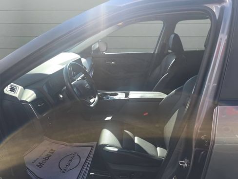 Certified 2025 Nissan Rogue SV w/ SV Premium Package FWD image 11