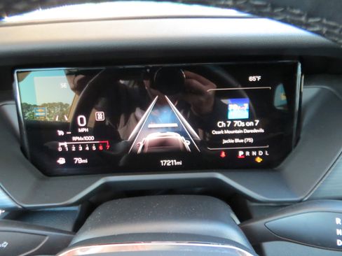 Used 2024 GMC Acadia Elevation image 22