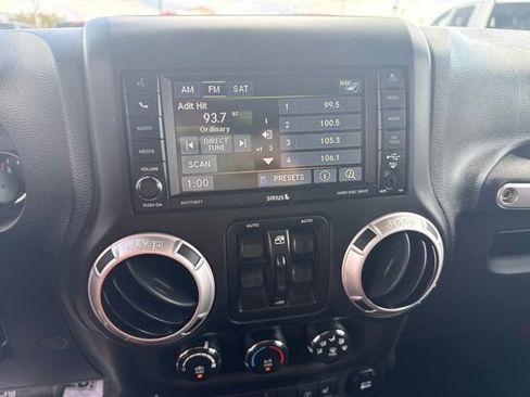 Used 2014 Jeep Wrangler Unlimited Rubicon AWD/4WD image 24
