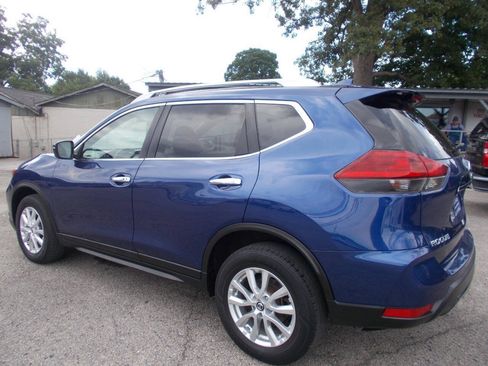 Used 2018 Nissan Rogue SV AWD/4WD image 16