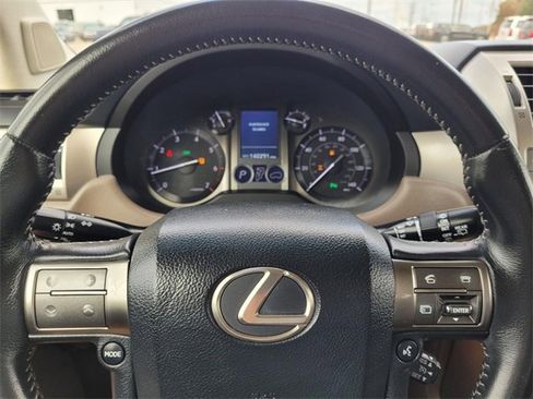 Used 2017 Lexus GX 460 image 29