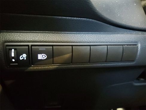 Used 2020 Toyota Corolla LE image 29