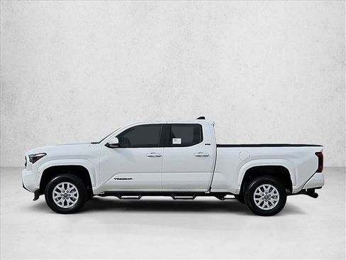 Used 2025 Toyota Tacoma SR5 AWD/4WD image 9