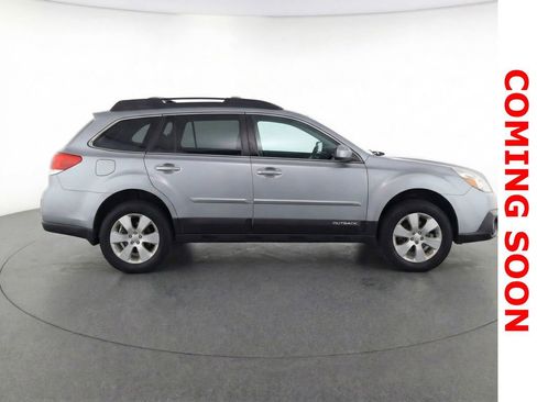 Used 2011 Subaru Outback 2.5i Premium image 10