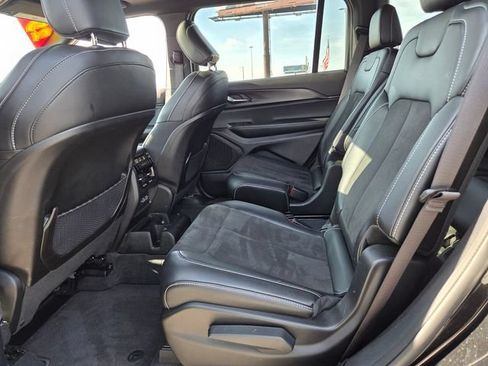 Used 2025 Jeep Grand Cherokee L Altitude AWD/4WD image 6