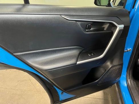 Used 2019 Toyota RAV4 LE w/ Carpet Mat Package AWD/4WD image 16