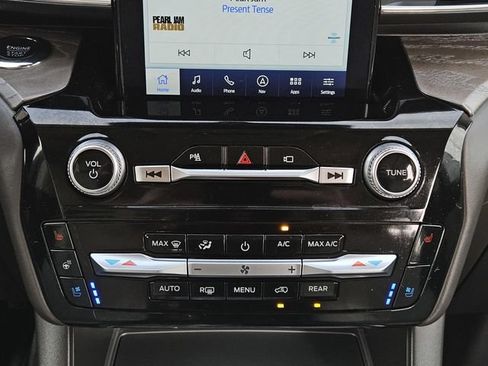 Used 2022 Ford Explorer Platinum w/ Equipment Group 601A AWD/4WD image 16