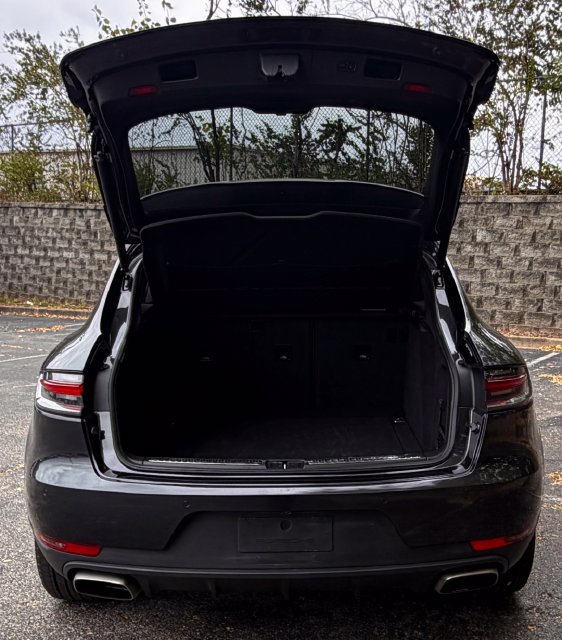 Used 2023 Porsche Macan AWD/4WD image 40
