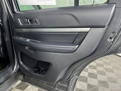 Used 2018 Ford Explorer XLT w/ Equipment Group 202A AWD/4WD image 15