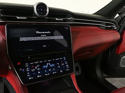 Used 2023 Maserati Grecale Modena AWD/4WD image 13
