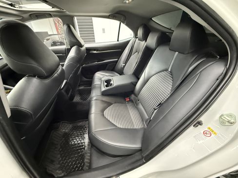 Used 2019 Toyota Camry SE image 24