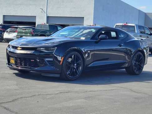Used 2016 Chevrolet Camaro SS RWD image 2