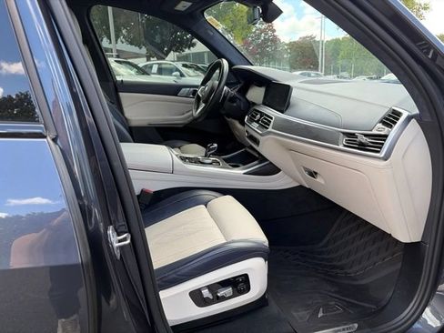 Used 2021 BMW X7 xDrive40i w/ M Sport Package AWD/4WD image 17
