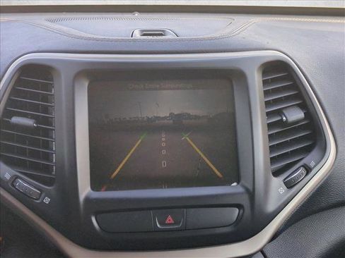 Used 2016 Jeep Cherokee Latitude w/ Comfort/Convenience Group image 12