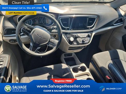 Used 2017 Chrysler Pacifica Touring w/ Tire & Wheel Group FWD image 11