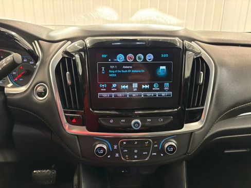 Used 2019 Chevrolet Traverse LT FWD image 42
