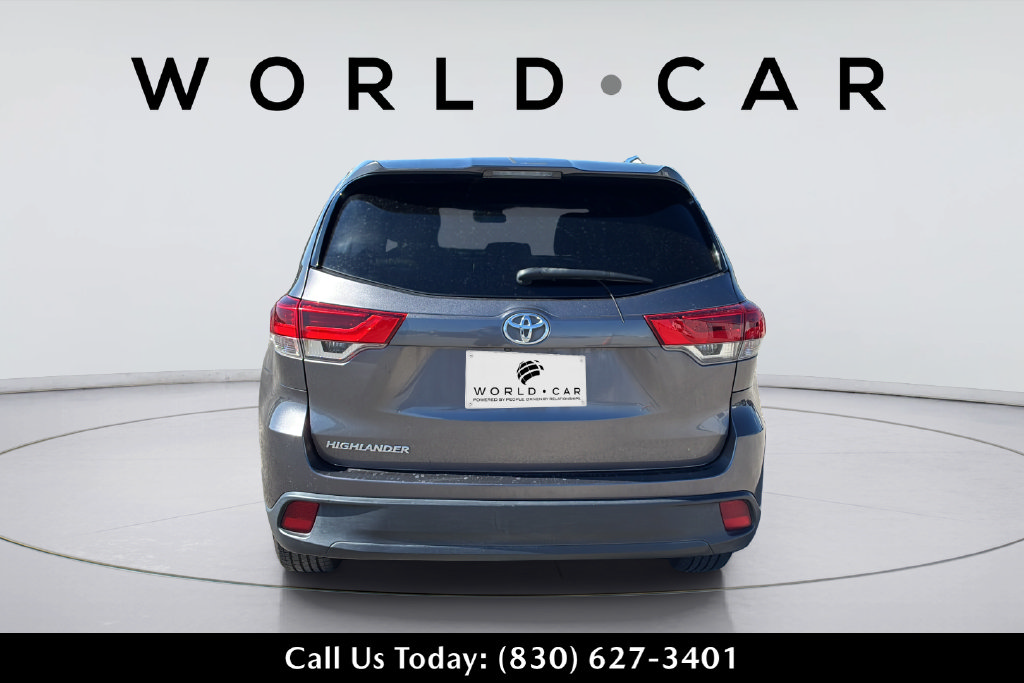 Used 2017 Toyota Highlander LE FWD image 4