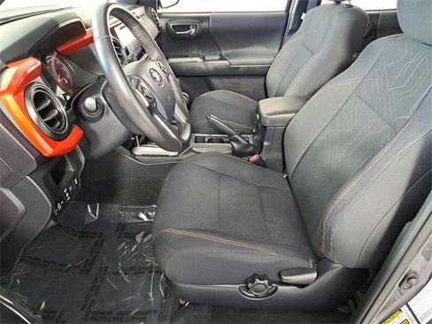 Used 2018 Toyota Tacoma TRD Off-Road image 19