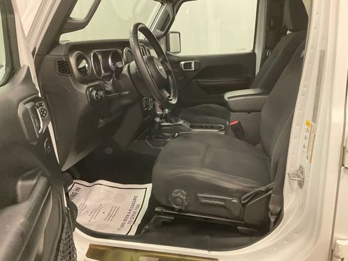 Used 2018 Jeep Wrangler Unlimited Sport S image 12