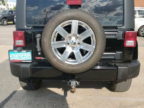 Used 2016 Jeep Wrangler Unlimited Sahara w/ Connectivity Group AWD/4WD image 3