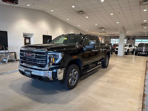 Used 2025 GMC Sierra 2500 SLT w/ SLT Premium Package AWD/4WD image 3