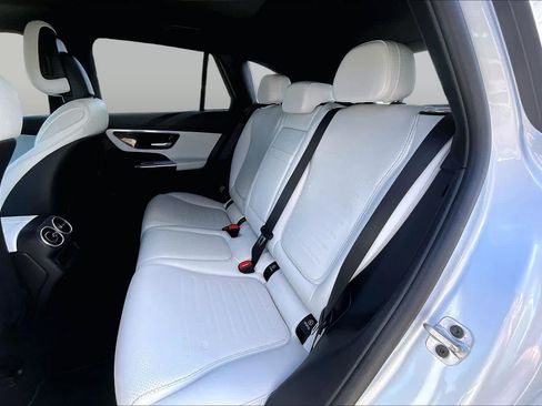 Used 2025 Mercedes-Benz GLC 300 4MATIC image 21