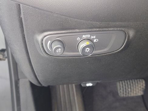 Used 2020 Chevrolet Equinox LT image 17