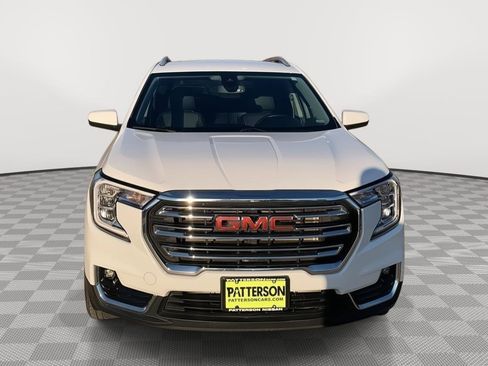 Used 2024 GMC Terrain SLT image 2