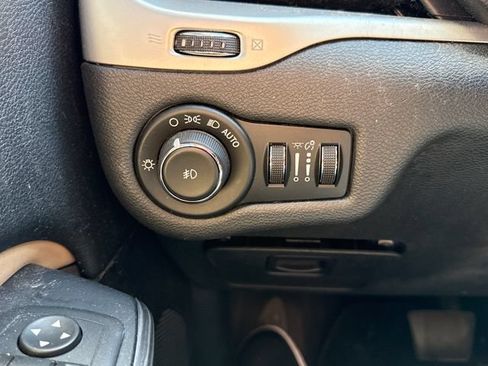 Used 2016 Jeep Cherokee Limited AWD/4WD image 26