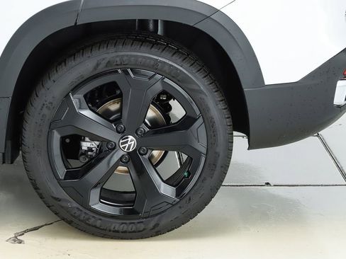 New 2026 Volkswagen Taos SEL image 44