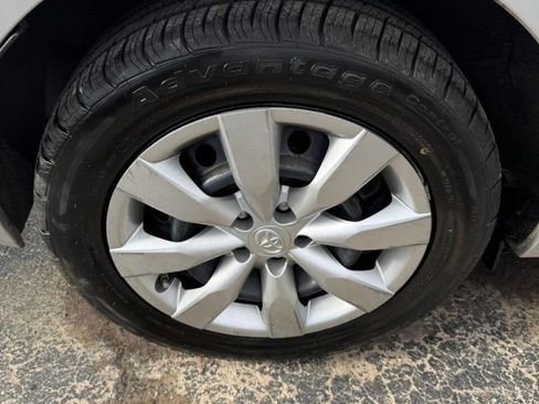 Used 2014 Toyota Corolla LE image 22