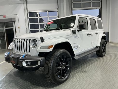 Used 2022 Jeep Wrangler Unlimited Sahara w/ Cold Weather Group image 2