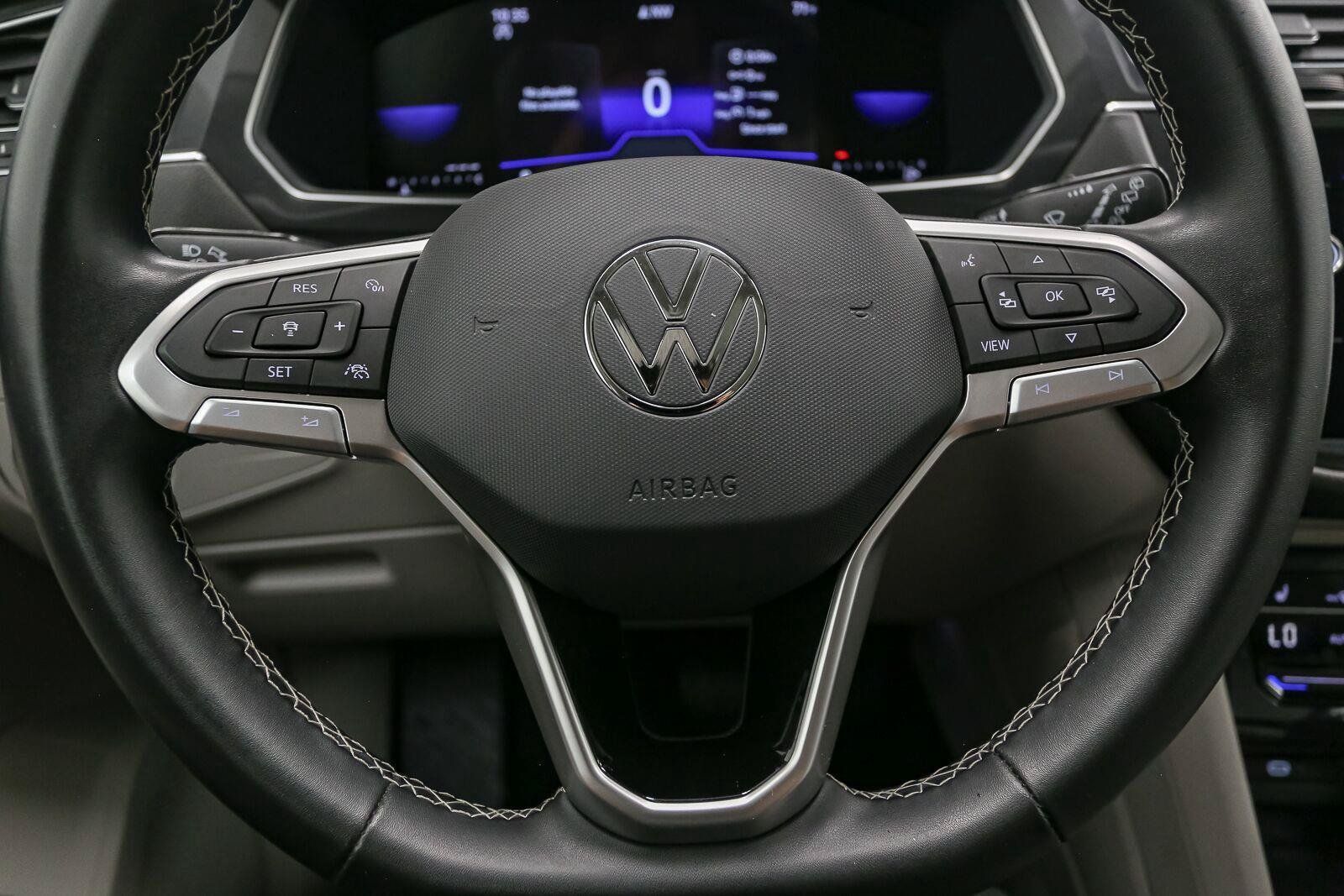 Certified 2023 Volkswagen Tiguan SE w/ Panoramic Sunroof Package FWD image 40