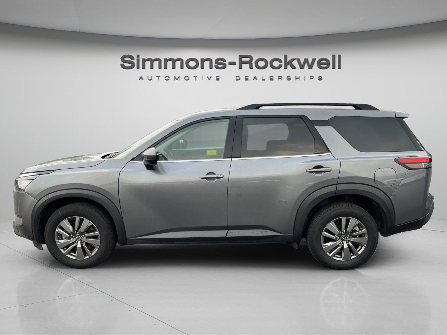 Used 2025 Nissan Pathfinder SV AWD/4WD image 2