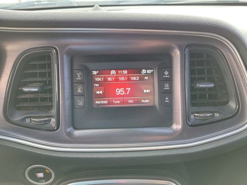 Used 2017 Dodge Challenger SXT image 6