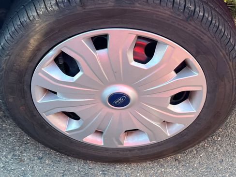 Used 2022 Ford Transit Connect XLT image 18