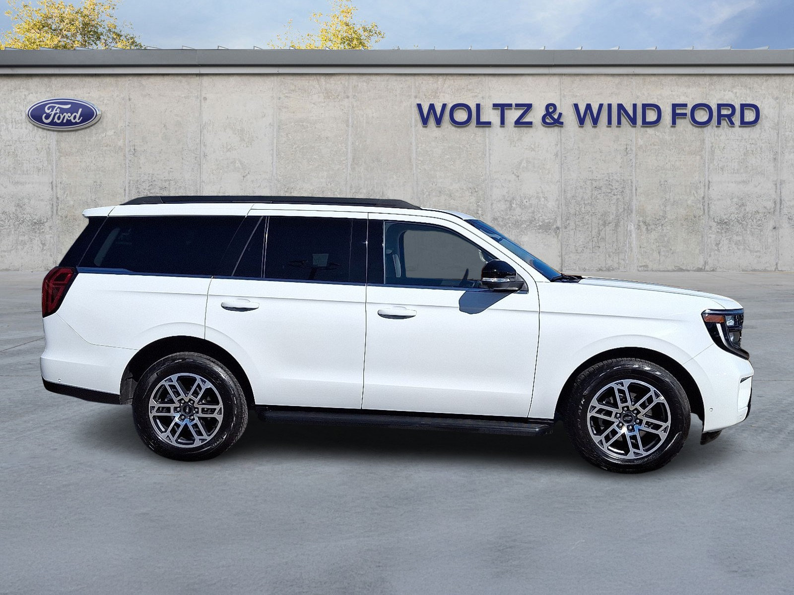 Used 2025 Ford Expedition Active AWD/4WD image 7