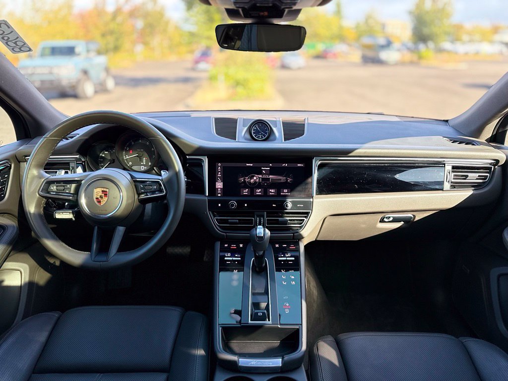 Used 2022 Porsche Macan AWD/4WD image 23