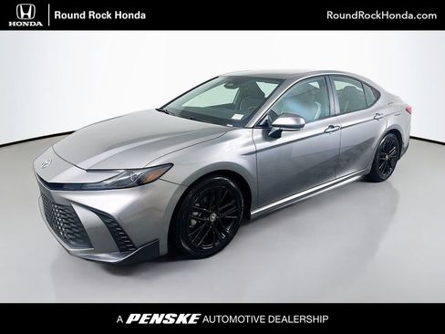 Used 2025 Toyota Camry SE FWD image 1