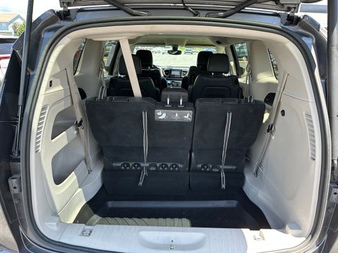 Used 2020 Chrysler Pacifica Touring-L Plus FWD image 5