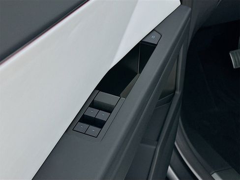 Used 2024 Tesla Cybertruck AWD Crew Cab image 17