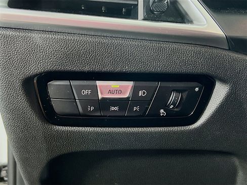 Used 2025 BMW 330i Sedan image 11