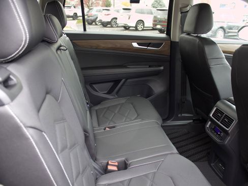 New 2026 Volkswagen Atlas SE image 32