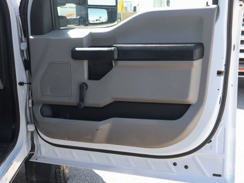 Used 2017 Ford F550 2WD Regular Cab Super Duty image 31