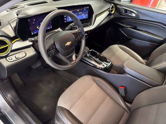 Used 2025 Chevrolet Trax LT FWD image 34