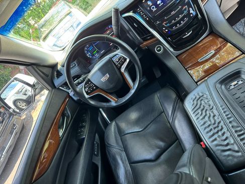 Used 2017 Cadillac Escalade Luxury AWD/4WD image 11