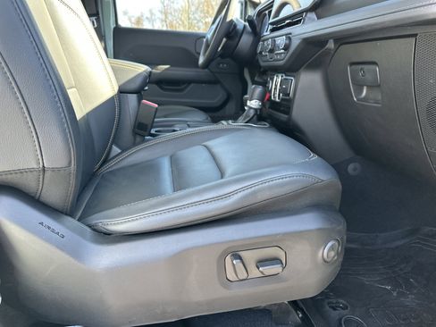 Used 2024 Jeep Wrangler Sahara w/ Technology Group image 16