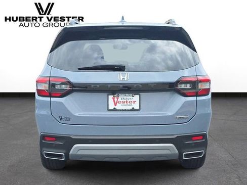 Used 2025 Honda Pilot Touring image 7