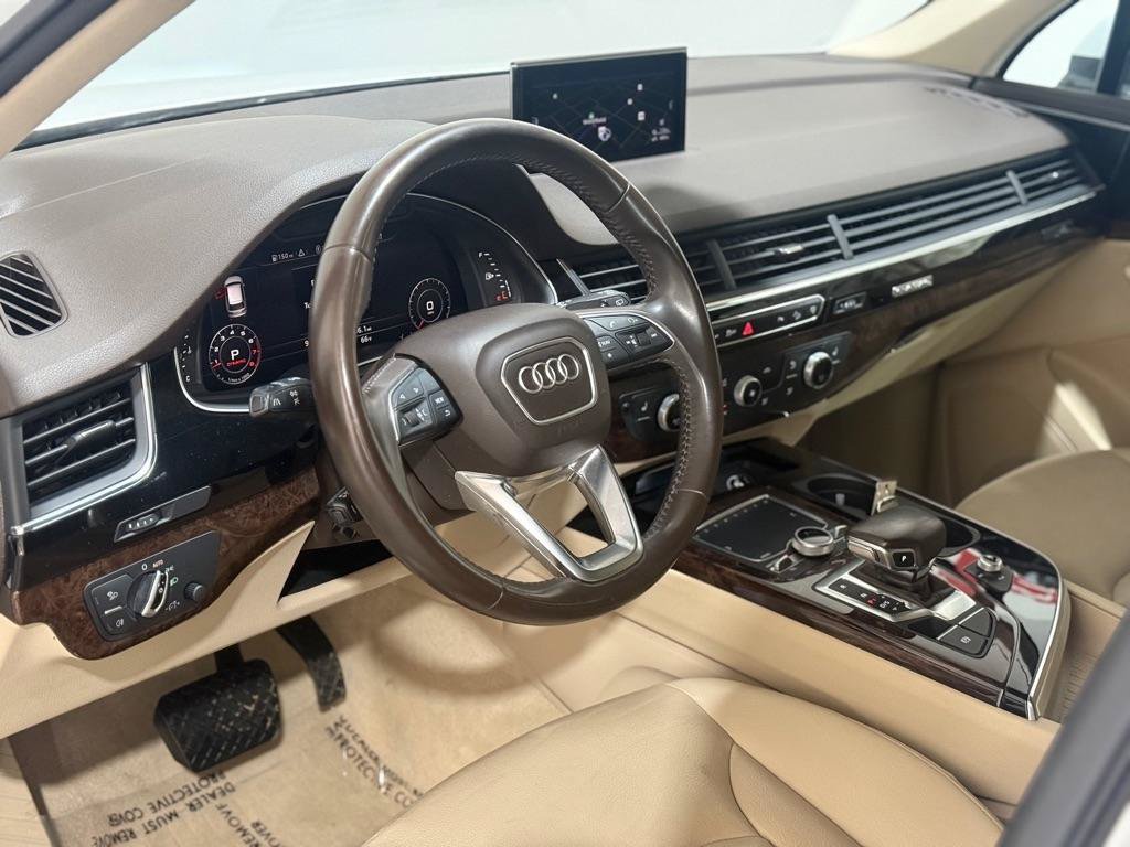 Used 2017 Audi Q7 3.0T Premium Plus w/ Premium Plus Package AWD/4WD image 32